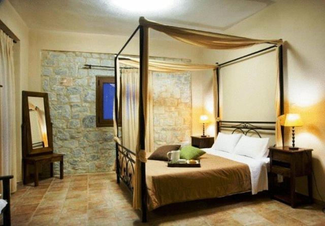Vlyhada Guesthouse Pírgos Dhiroú Oda fotoğraf